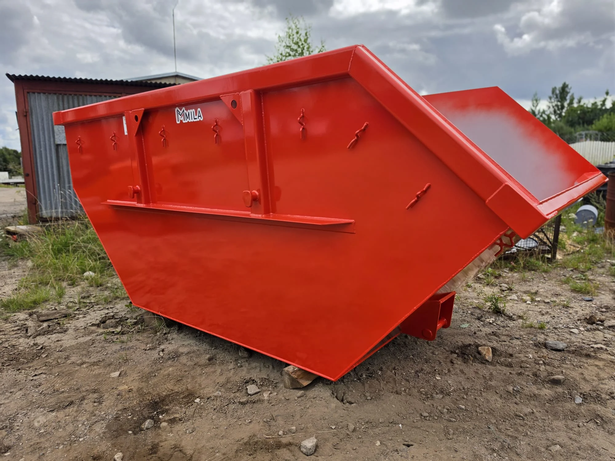 Kontener mulda asymetryczna 7m3 DIN 30720-1 6/4mm widok bokiem